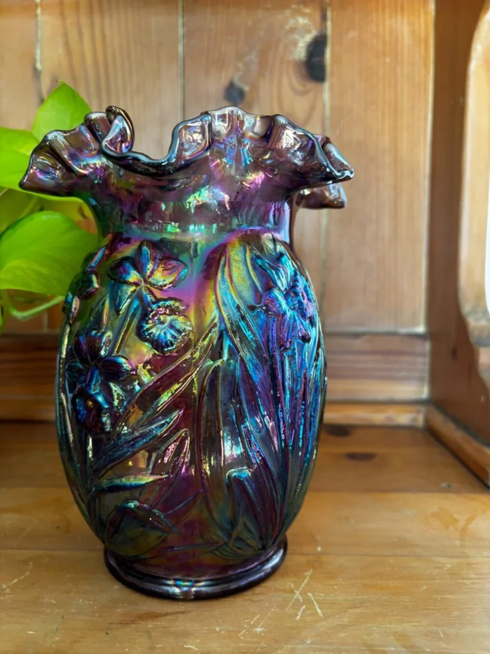 Vintage Fenton Amethyst Carnival Glass Daffodil Vase 8